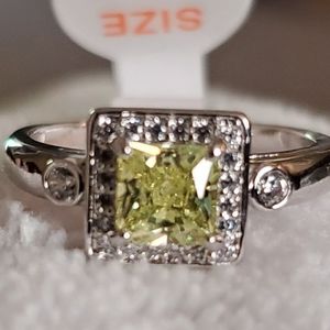 Green apple topaz ring